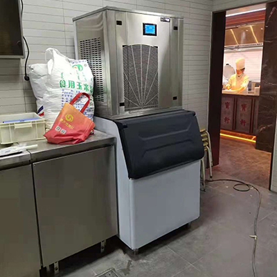 500公斤雪花制冰机交付天津某餐饮店使用
